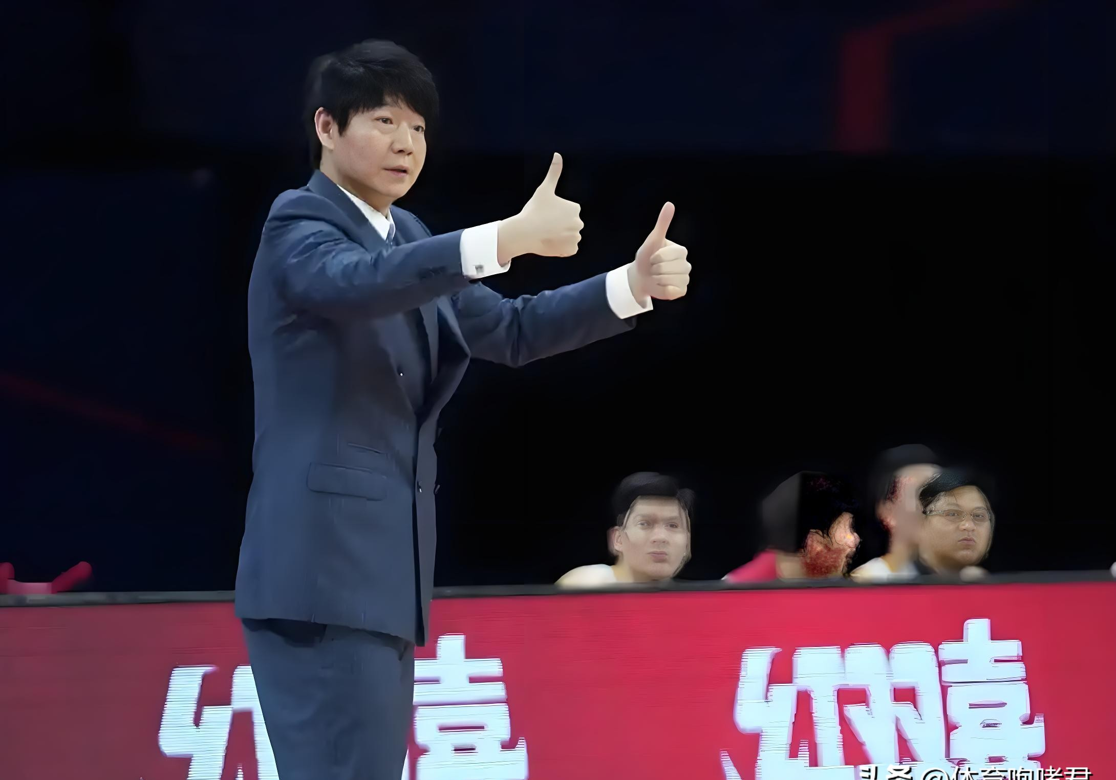 包含转折点!山东男篮主帅复盘;法联杯转会期攻防权衡;悬念犹存;医务组通报恢复的词条 包含转折点!山东男篮主帅复盘;法联杯转会期攻防权衡;悬念犹存;医务组通报恢复的词条