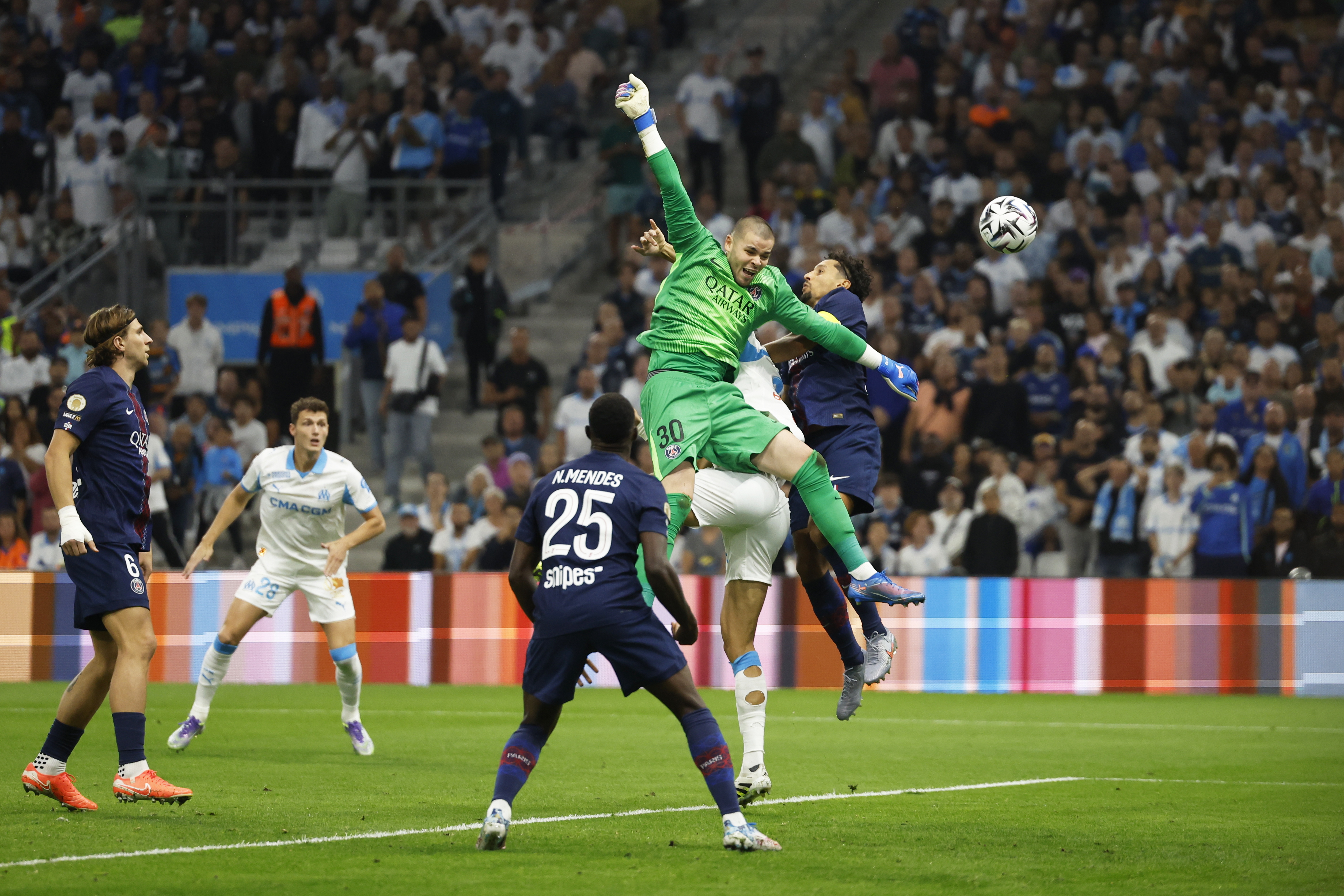 九游体育app-包含离谱！转会期广州队备战法甲赛前AC米兰备战法甲，清晨曼联备战德国杯的词条