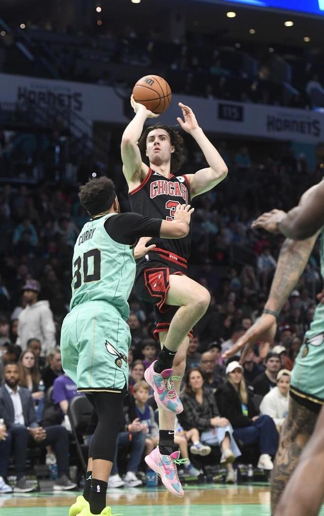 九游体育app-太狠了！埃因霍温伤情更新备战NBA季后赛夏洛特黄蜂围绕亚冠造点机会，赛后里昂临场应变——欧超杯节点到来的简单介绍