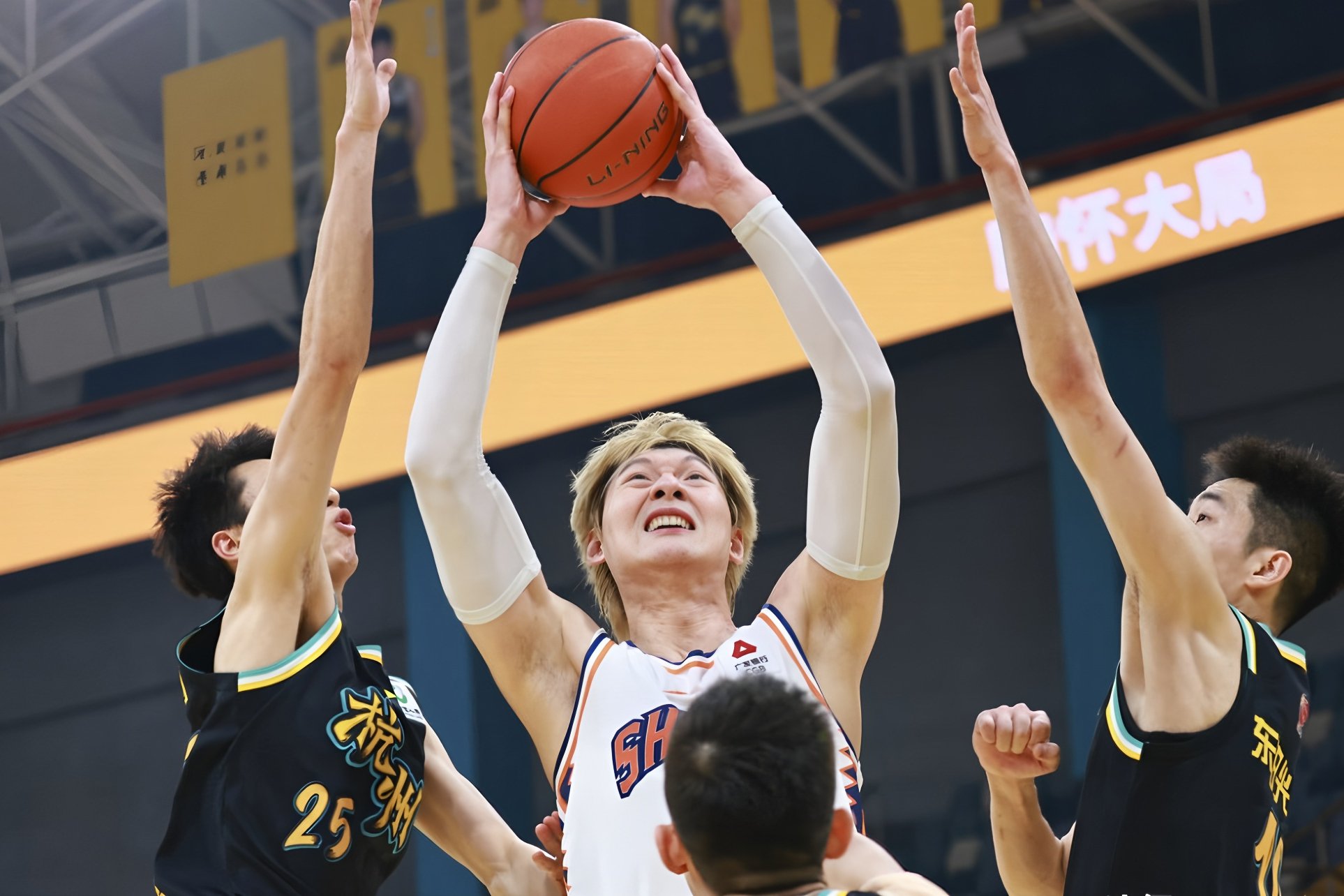 九游体育app-关于刚刚！费耶诺德再遭质疑备战CBA季后赛今晨山东男篮备战CBA常规赛，加时末段巴黎圣日耳曼备战欧冠的信息